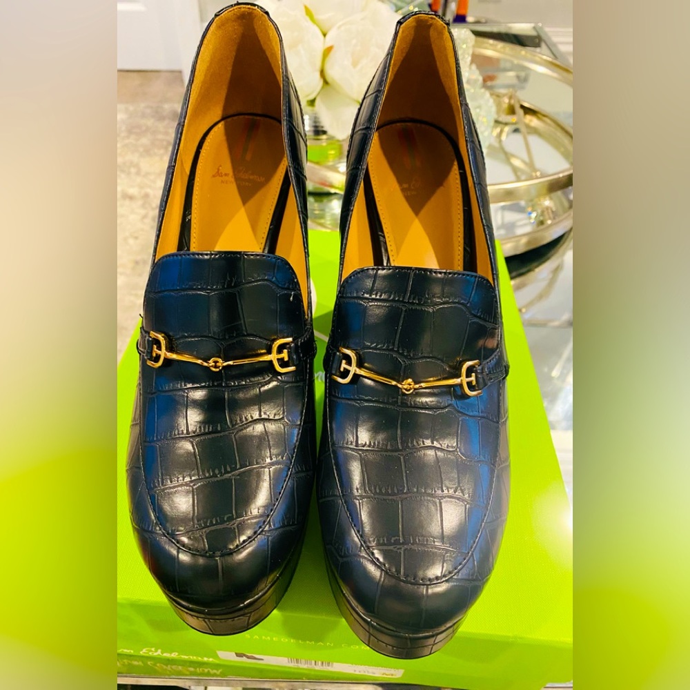 Black Croc Pumps